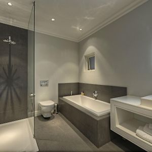 Luxus Zimmer mit Kingsize-Bett
