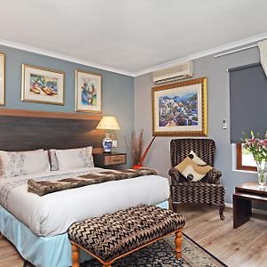 Zimmer mit Kingsize-Bett