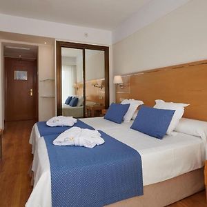 Zimmer mit Kingsize-Bett