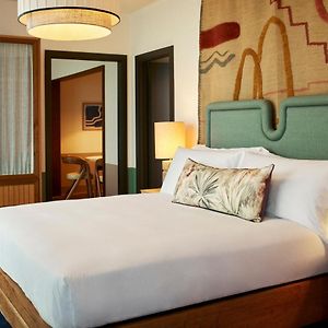 Zimmer mit Kingsize-Bett