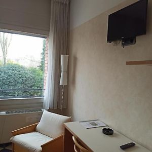 Zimmer mit Kingsize-Bett