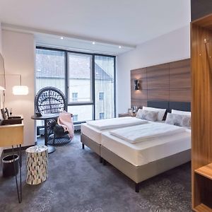 Standard Zimmer mit Kingsize-Bett