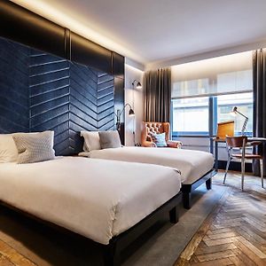 Gemütliches Zimmer mit zwei Einzelbetten