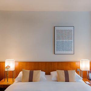 Großzügiges Zimmer