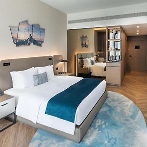 Zimmer mit Kingsize-Bett