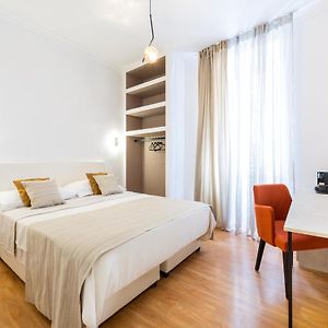 Zimmer mit Kingsize-Bett