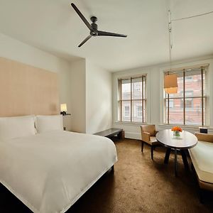 Deluxe Zimmer mit Kingsize-Bett