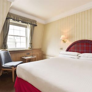 Zimmer mit Kingsize-Bett
