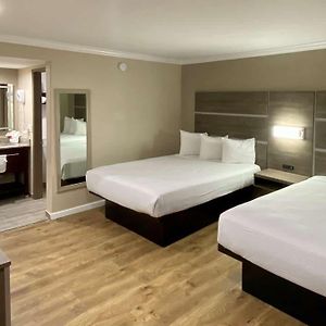 Zimmer mit Queensize-Bett im Erdgeschoss