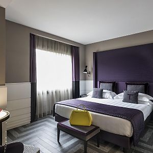 Zimmer mit Kingsize-Bett