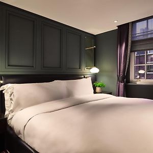 Standard Zimmer mit Kingsize-Bett