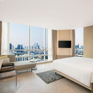 Grand Deluxe Eck-Zimmer mit Kingsize-Bett