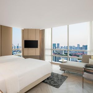 Grand Deluxe Eck-Zimmer mit zwei Einzelbetten