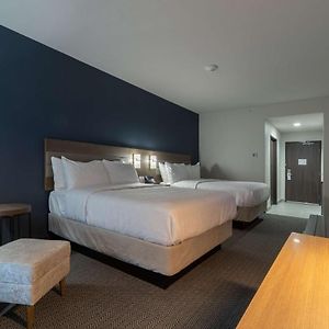 Zimmer mit Queensize-Bett für Gäste mit Behinderungen