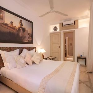 Standard Zimmer mit Kingsize-Bett