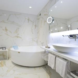 Deluxe Zimmer mit Kingsize-Bett