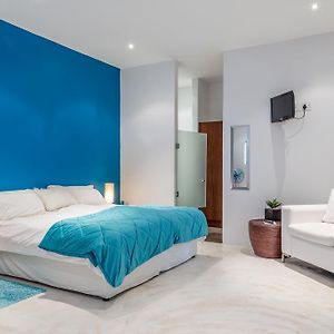 Zimmer mit Kingsize-Bett