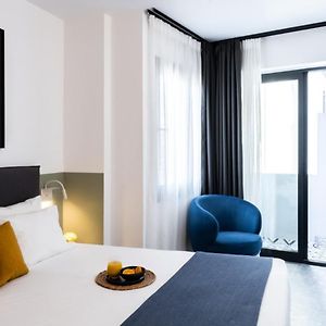 Zimmer mit Kingsize-Bett