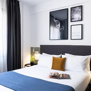 Zimmer mit Kingsize-Bett