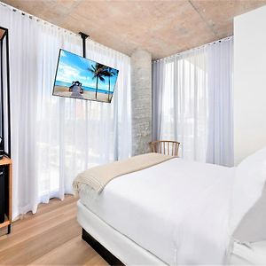 Standard Zimmer mit Kingsize-Bett
