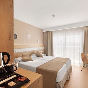Zimmer mit Kingsize-Bett