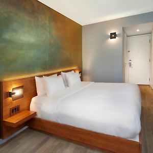 Zimmer mit Kingsize-Bett