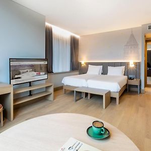 Zimmer mit Kingsize-Bett