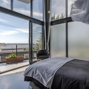 Zimmer mit Kingsize-Bett