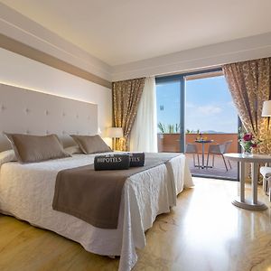 Zimmer mit Kingsize-Bett