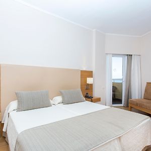 Zimmer mit Kingsize-Bett
