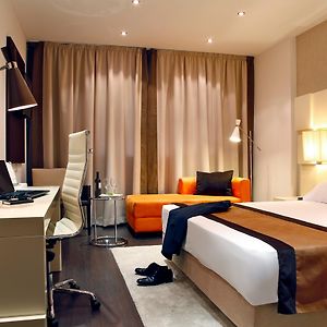 Zimmer mit Kingsize-Bett