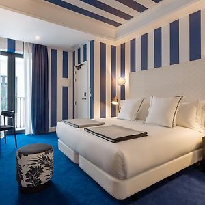 Zimmer mit Kingsize-Bett