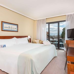 Zimmer mit Kingsize-Bett