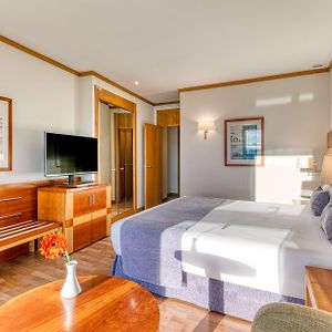 Zimmer mit Kingsize-Bett