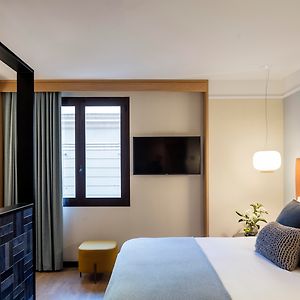 Zimmer mit Kingsize-Bett