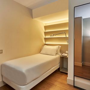 Zimmer mit Kingsize-Bett