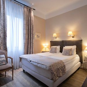 Standard Zimmer mit Kingsize-Bett