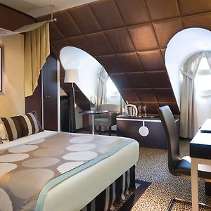 Gemütliches Zimmer mit Kingsize-Bett