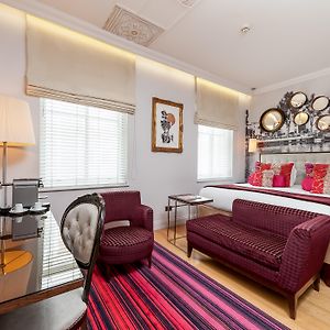 Zimmer mit Kingsize-Bett