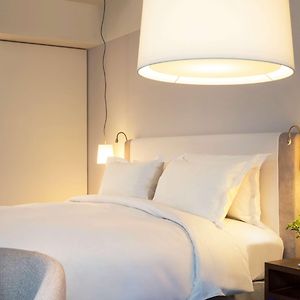 Zimmer mit Kingsize-Bett