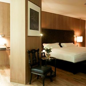 Grand Deluxe Zimmer mit Kingsize-Bett