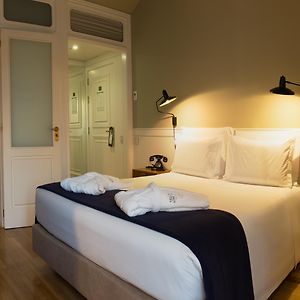 Zimmer mit Kingsize-Bett