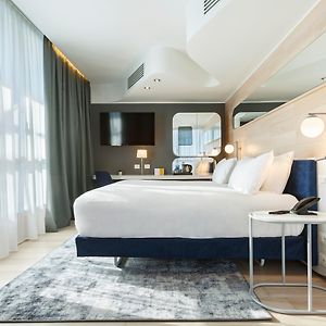 Eck-Zimmer mit Kingsize-Bett