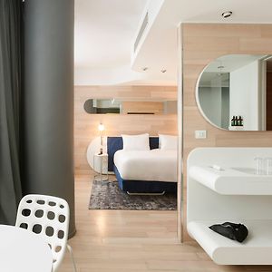 Zimmer mit Kingsize-Bett