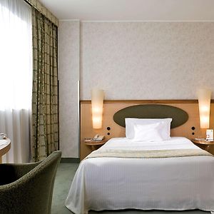 Zimmer mit Queensize-Bett für Gäste mit Behinderungen