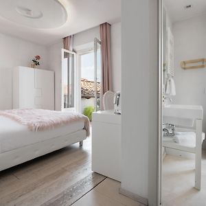 Zimmer mit Kingsize-Bett