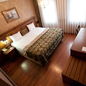 Superior Zimmer mit Kingsize-Bett