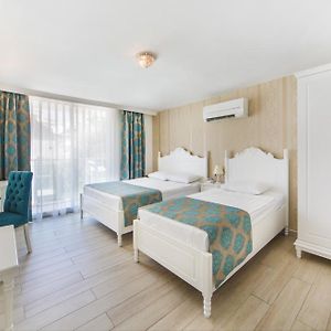 Zimmer mit Kingsize-Bett