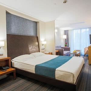 Housez Suites & Apartments Special Class