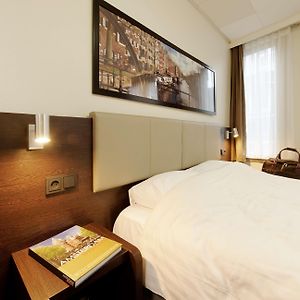 Zimmer mit Kingsize-Bett